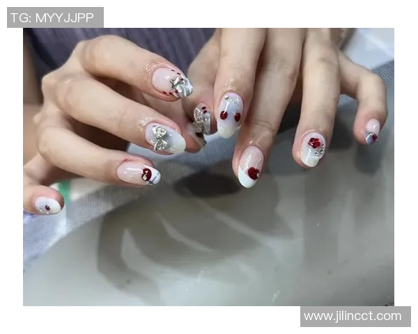 足球明星女友美甲风格大揭秘时尚潮流搭配尽显个性魅力