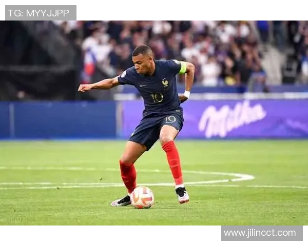 身高182cm的足球明星如何在绿茵场上展现非凡魅力与实力