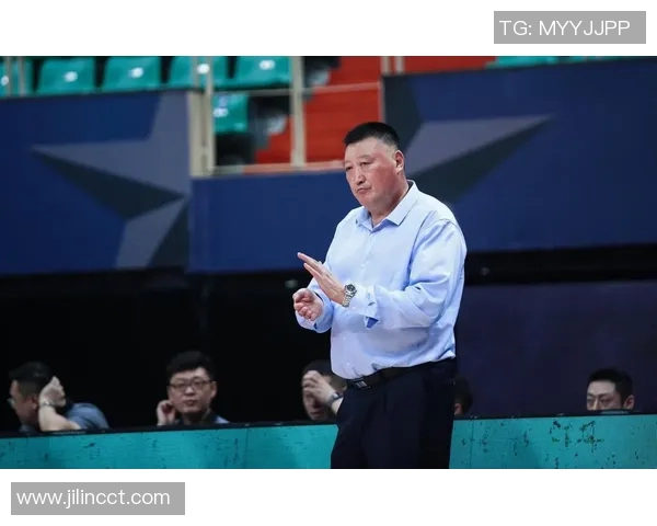 重庆篮球队在钻石联赛中以82分稳居积分榜首位展现强大实力